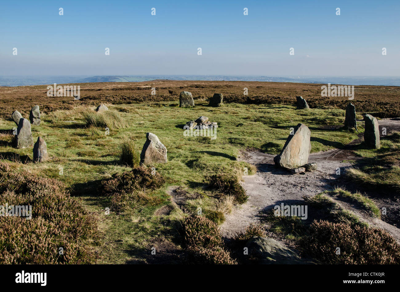 Antico cerchio di pietra su Rombalds moor vicino a Ilkley Foto Stock Antico cerchio di pietra su Rombalds moor vicino a Ilkley Foto Stock