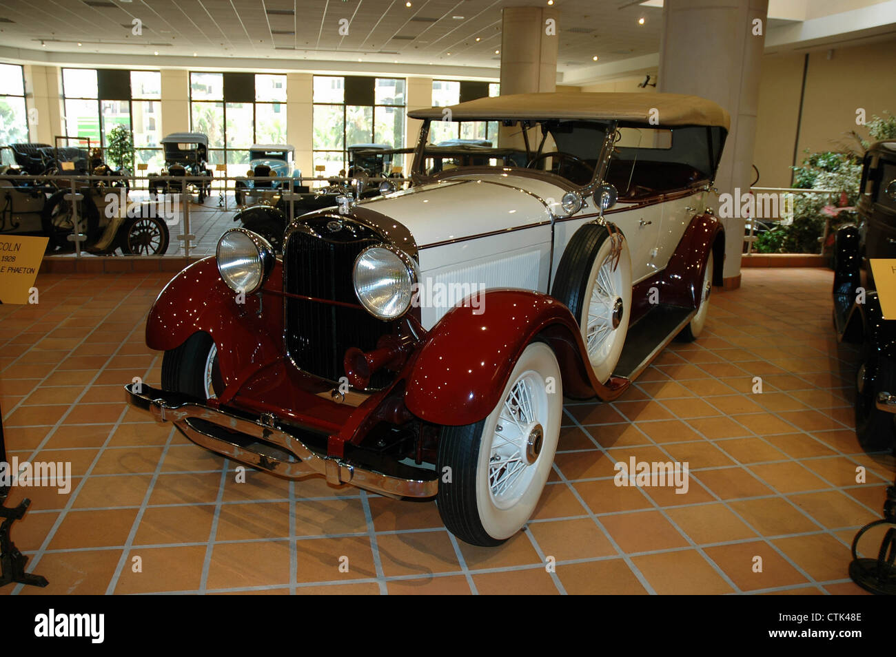 Terrazza di Fontvieille Museum di Monaco - casa della collezione di auto del Principe di Monaco. Solo uso editoriale. Foto Stock