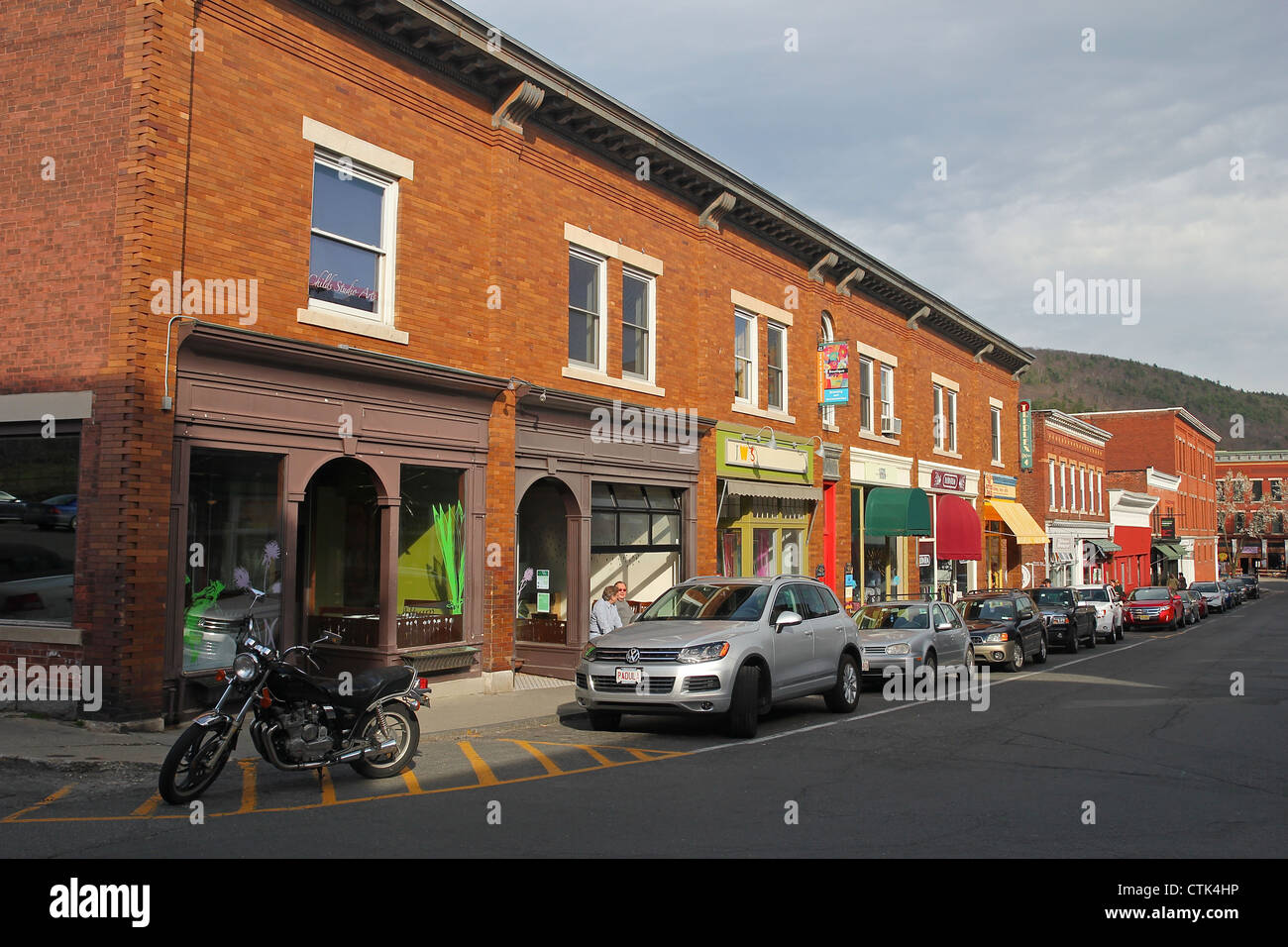 Una strada nel centro di Great Barrington, Massachusetts Foto Stock