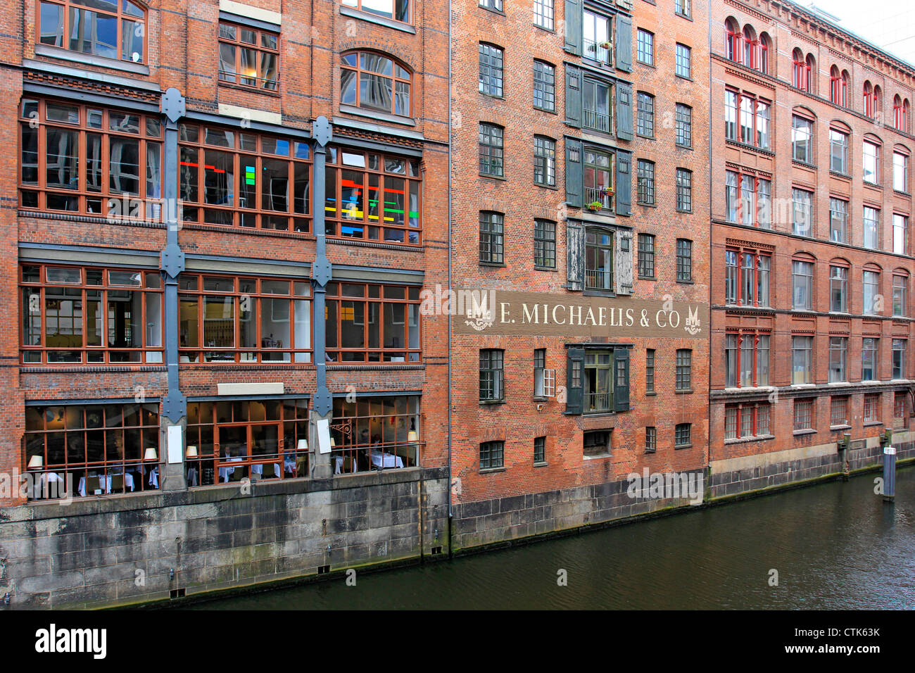 Germania, città anseatica di Amburgo, costruzione di mattoni su una flotta Foto Stock
