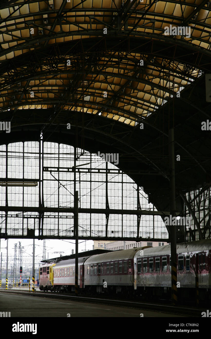 Le ferrovie ceche express treno alla stazione centrale di Praga, Repubblica Ceca. Foto Stock