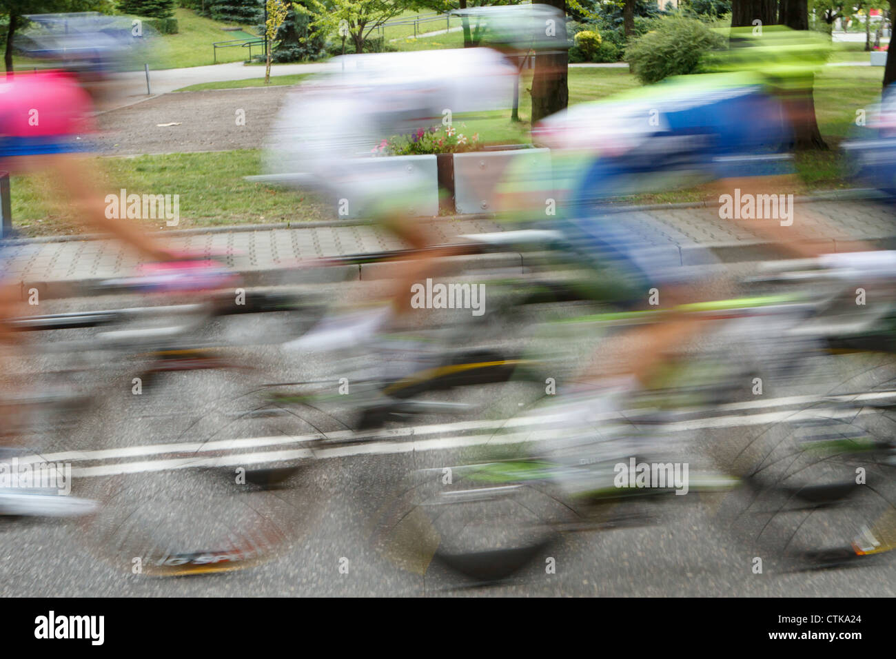 Motion Blur di ciclisti in Tour de Pologne 2012, Katowice, Polonia. Foto Stock