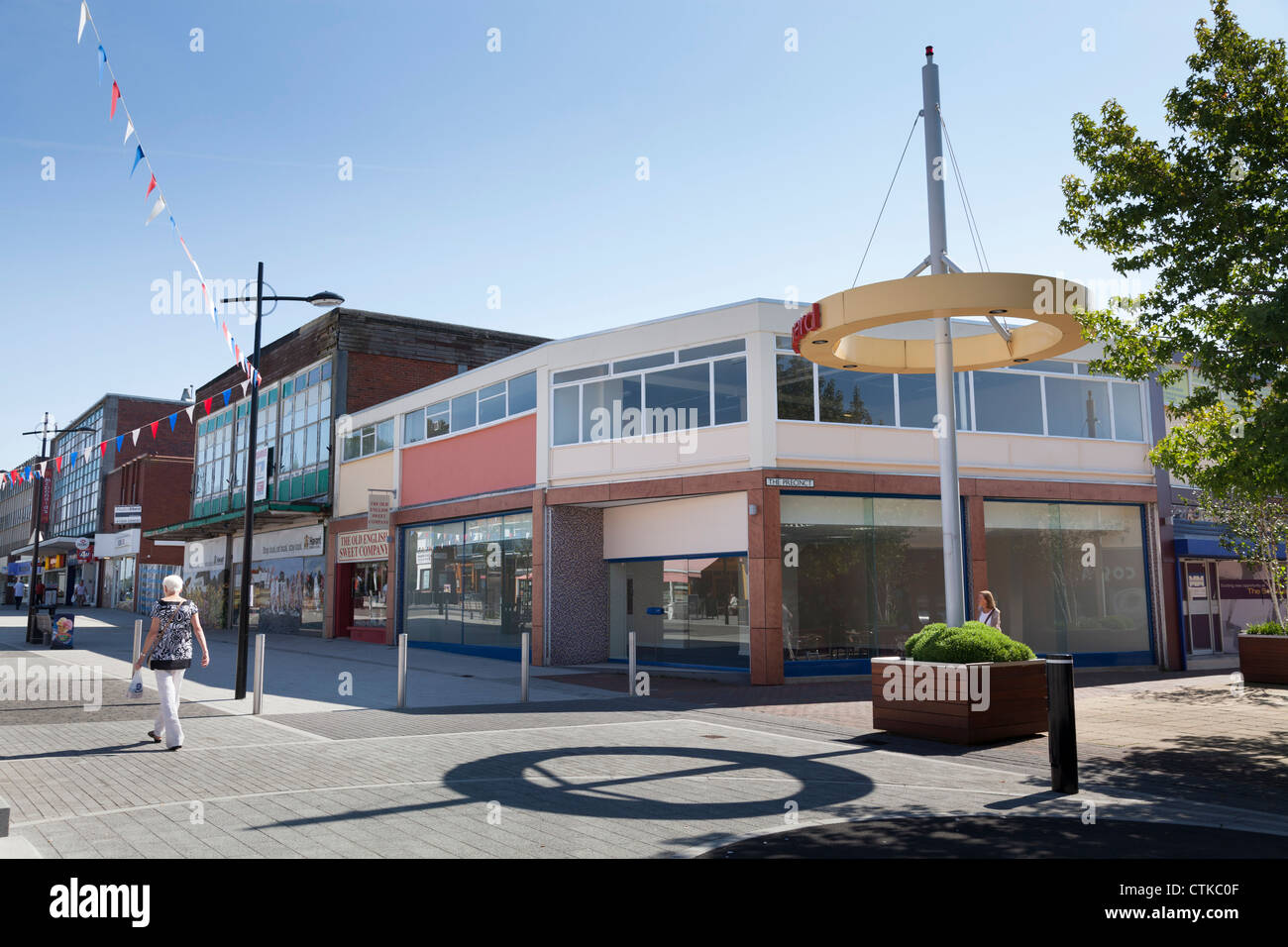 Negozio di vuoto unità in centro città high street Foto Stock