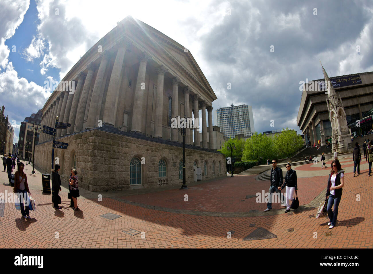 Town Hall e Chamberlain Square, Birmingham City Centre, West Midlands, Inghilterra, GB Gran Bretagna, UK, Regno Unito Foto Stock
