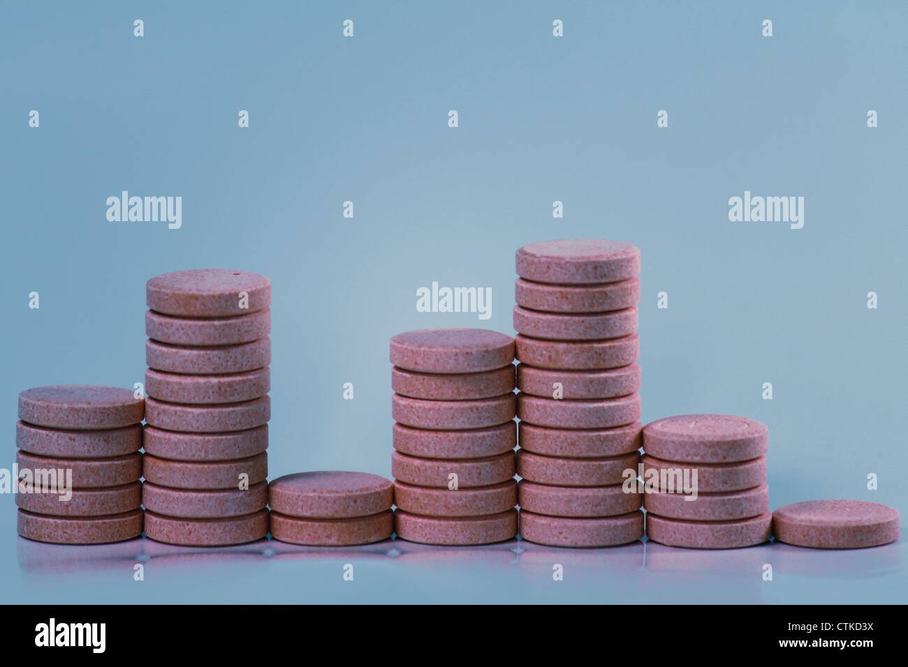 Stack di tablet con grafico a barre Foto Stock