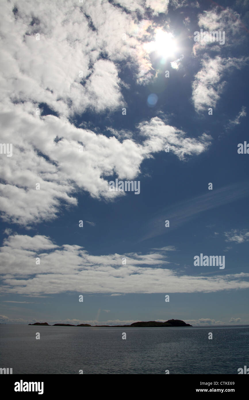 Vista pittoresca del suono della barra e Na Stacan Dubha sul traghetto dalla barra di Eriskay. Foto Stock