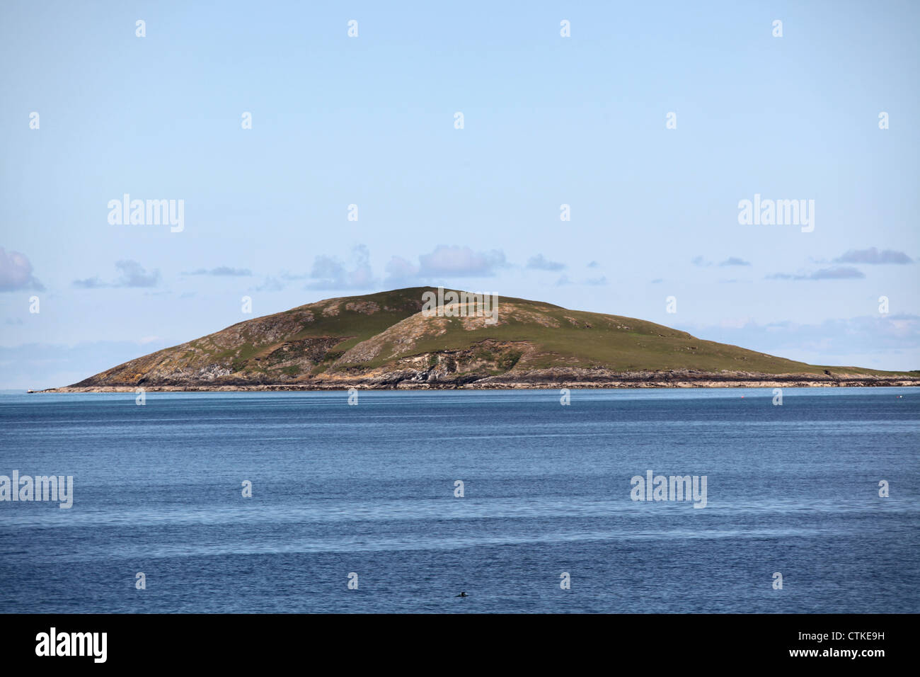 Vista pittoresca del suono della barra e l' isola di Lingeigh sul traghetto dalla barra di Eriskay. Foto Stock