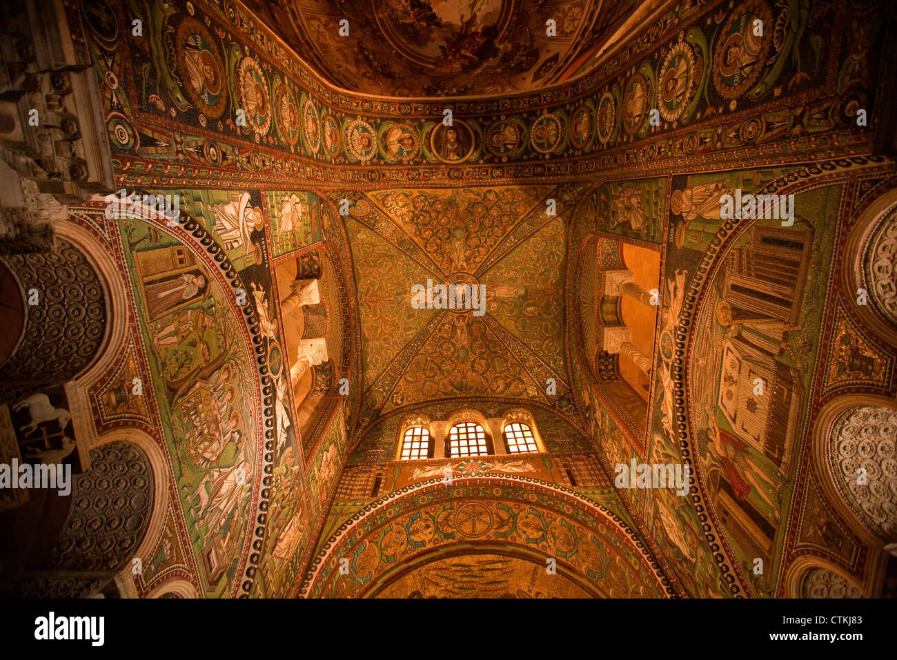 Decorate interno della Basilica di San Vitale a Ravenna Foto Stock