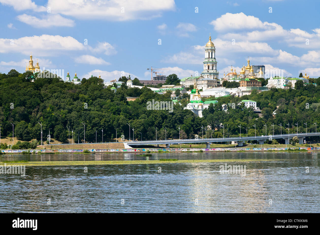Vista del fiume di Kiev Pechersk Lavra, Kiev, Ucraina Foto Stock