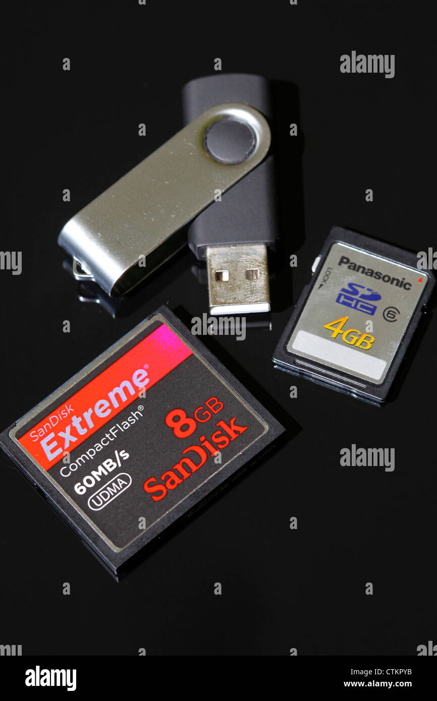 Una selezione di supporti di memorizzazione digitali. Foto Stock