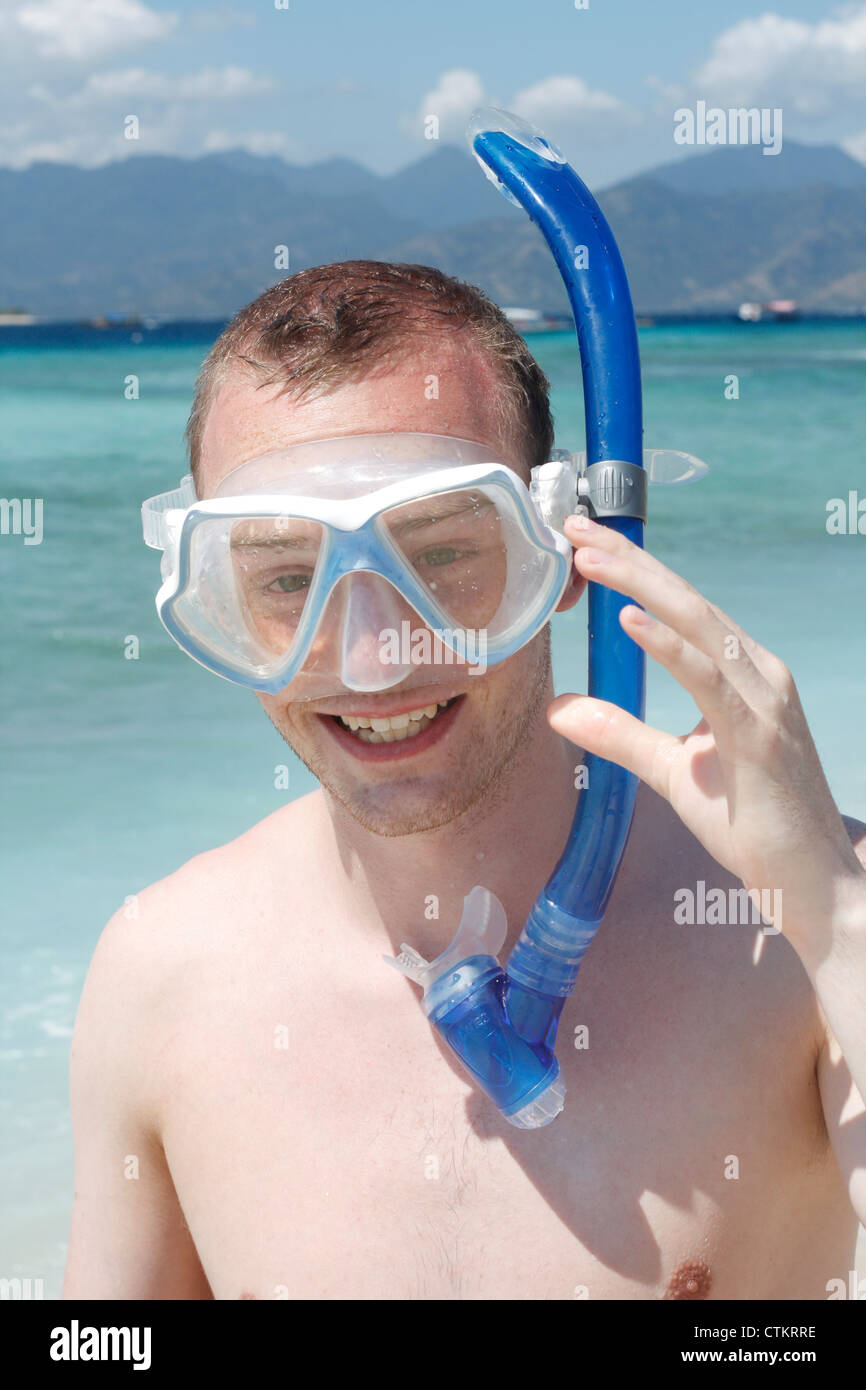 Un uomo lo snorkeling Foto Stock