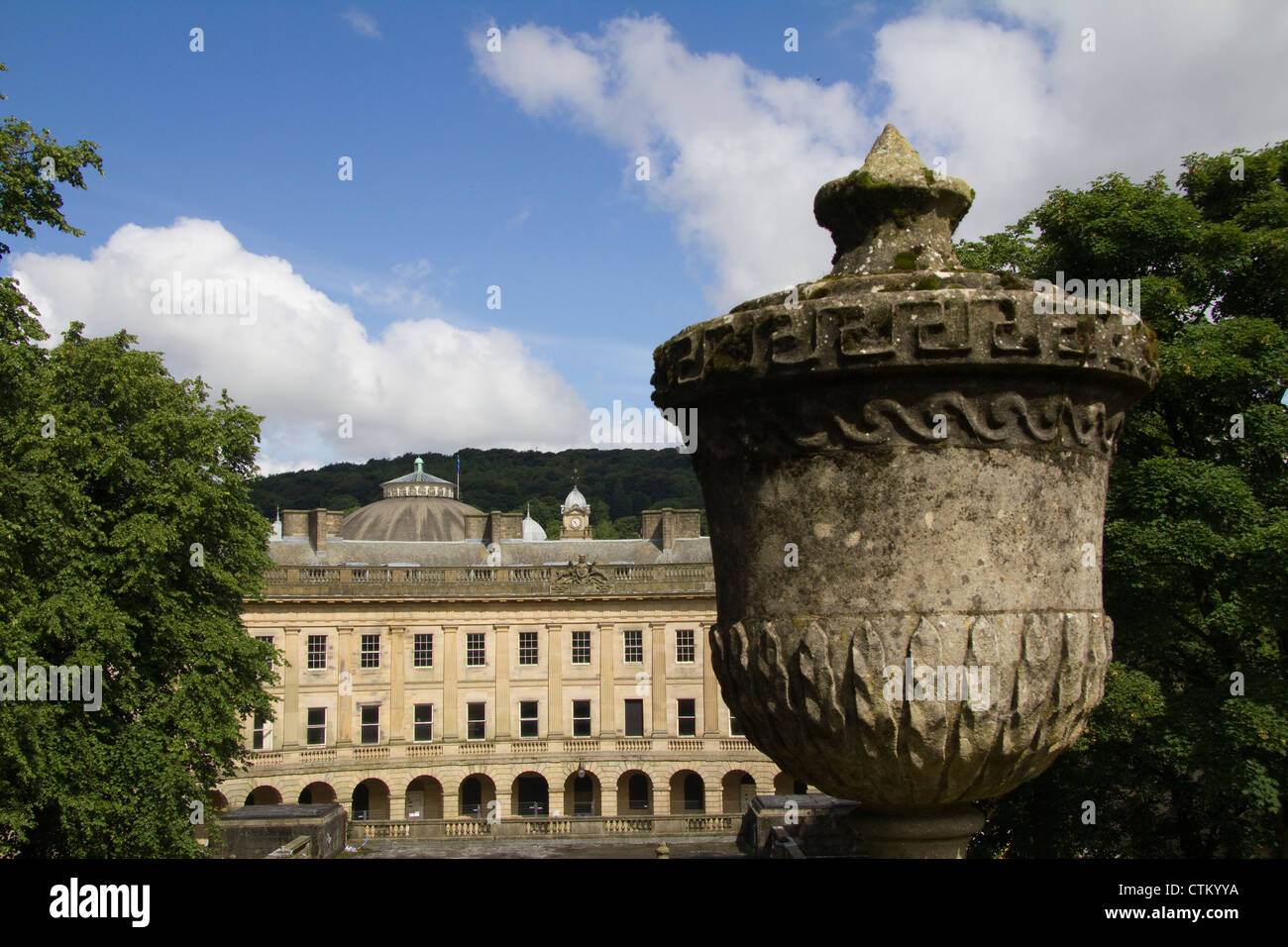 La mezzaluna e urna in Buxton Spa Derbyshire England Regno Unito GB EU Europe Foto Stock