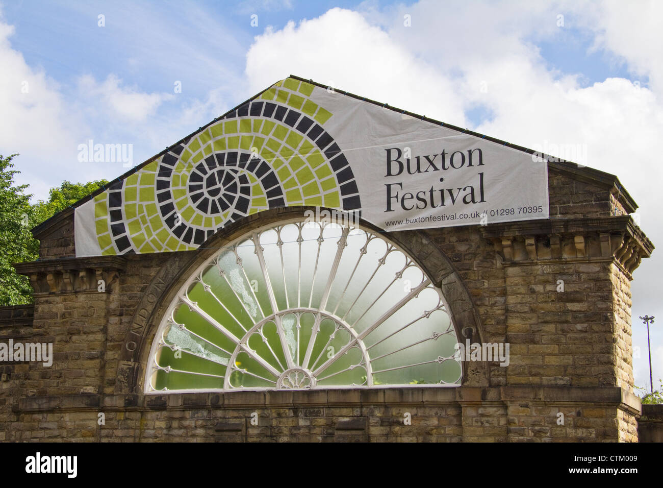 La finestra della ventola, Buxton stazione ferroviaria, Buxton, Derbyshire, England, Regno Unito Foto Stock