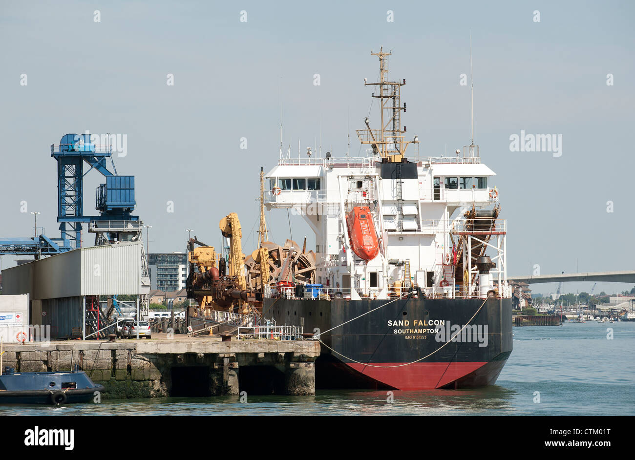 Porto di Southampton England Regno Unito sabbia Falcon a fianco Foto Stock