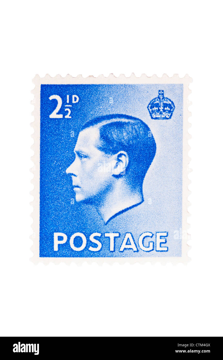 Un King Edward VIII due e un blu halfpenny 2 1/2D francobollo su sfondo bianco Foto Stock