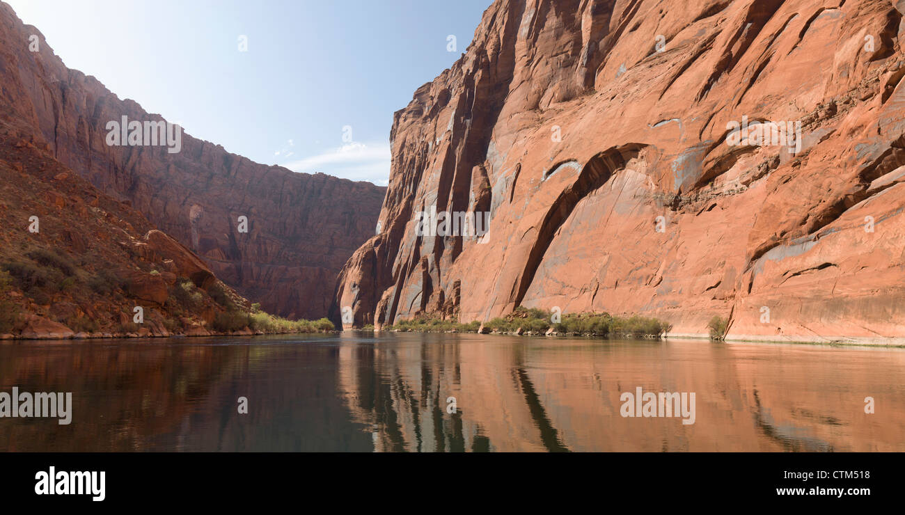 La riva del Fiume Colorado; Colorado, Arizona, Stati Uniti d'America Foto Stock