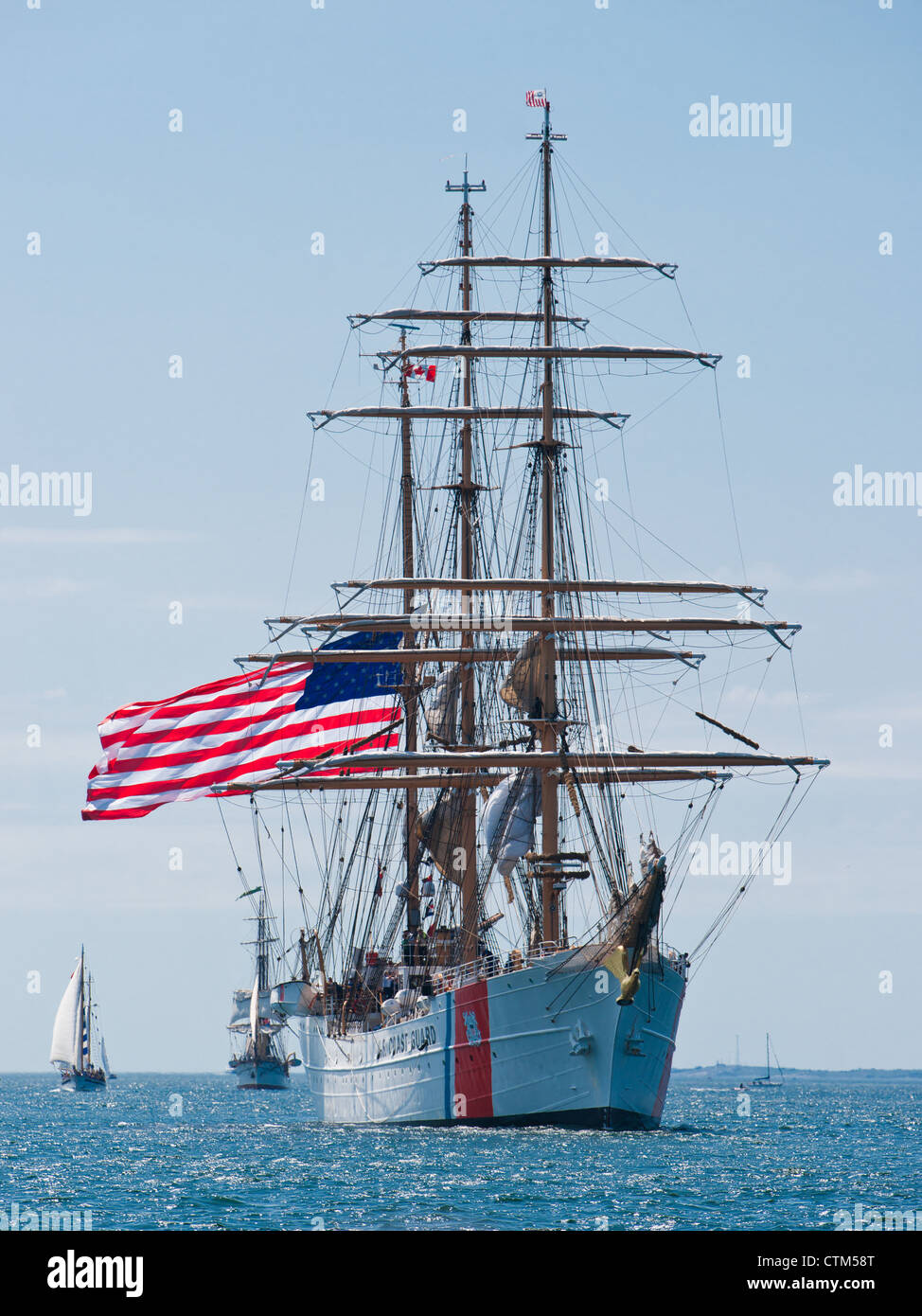 USCGB Eagle durante il 2012 Tall Ships festival di Halifax, Nova Scotia. Foto Stock