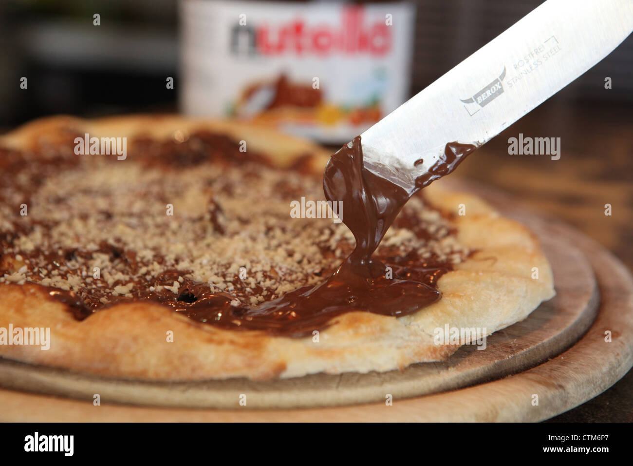 La Nutella (cioccolato da spalmare) Pizza Foto Stock