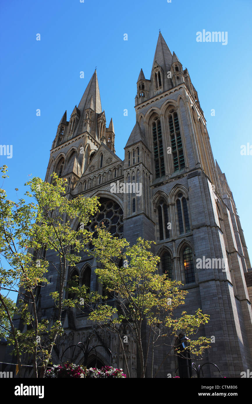 Truro Cathedral Spires visto dalla Croce elevata Foto Stock