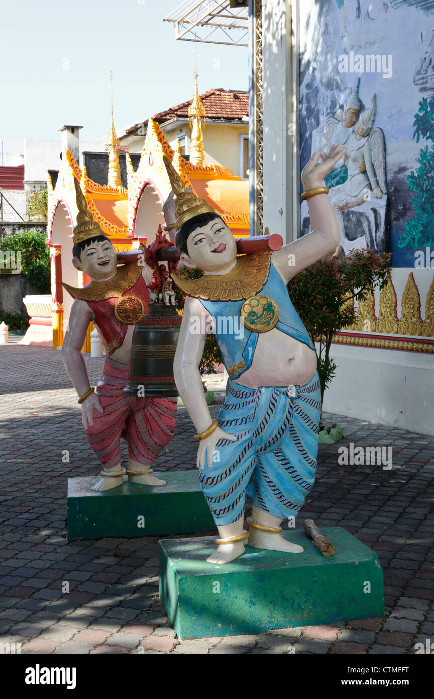 Ridendo bell portatori, Dhammikarama Tempio buddista birmano, Georgetown, Penang, Malaysia. Foto Stock