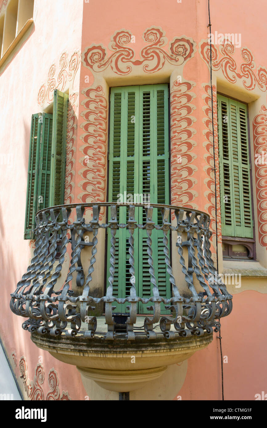 Barcellona, Spagna. Parc Guell. Dettaglio del balcone sulla casa di Gaudi Museum all interno del parco Foto Stock