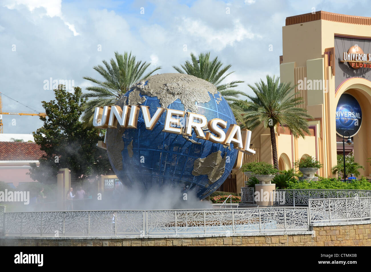 Globo universale al di fuori dell'ingresso agli Universal Studios Florida  di Orlando Foto stock - Alamy