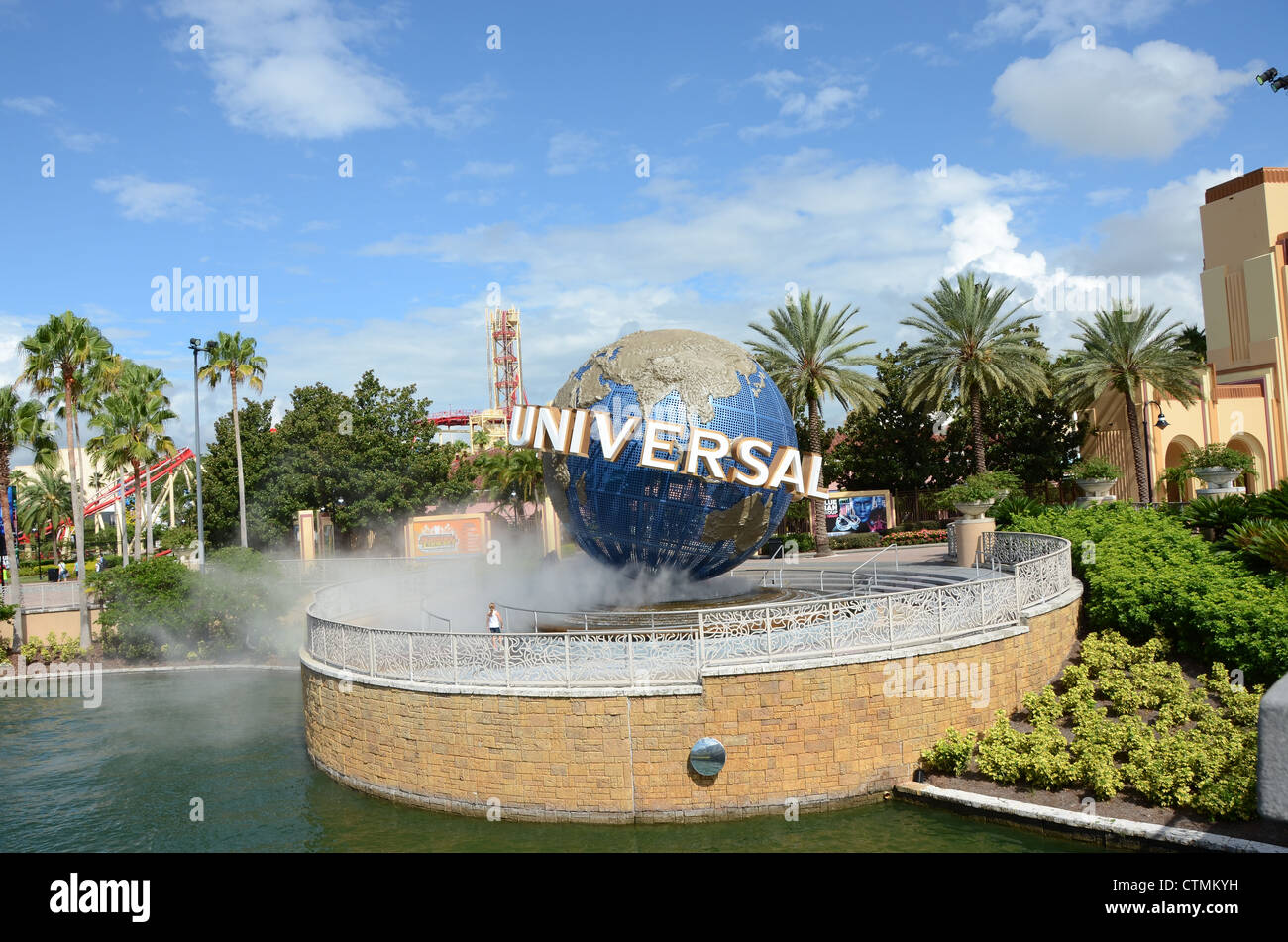 Globo universale al di fuori dell'ingresso agli Universal Studios Florida di Orlando. Foto Stock