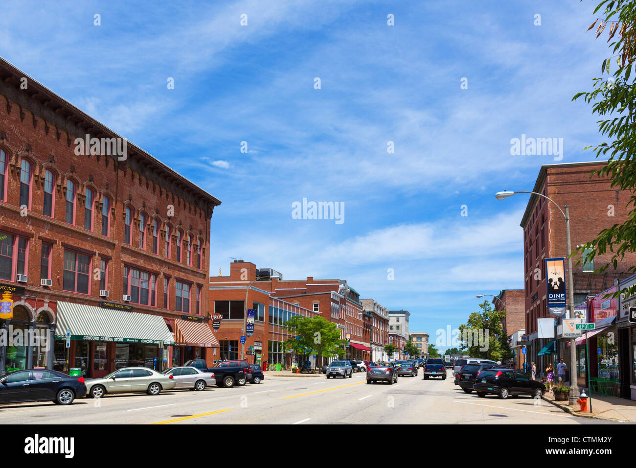 Edifici storici sulla strada principale nel centro di concordia, New Hampshire, STATI UNITI D'AMERICA Foto Stock