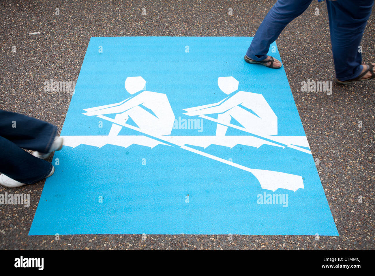 Londra 2012 Olympic icone verniciati sul marciapiede alla London Southbank Foto Stock