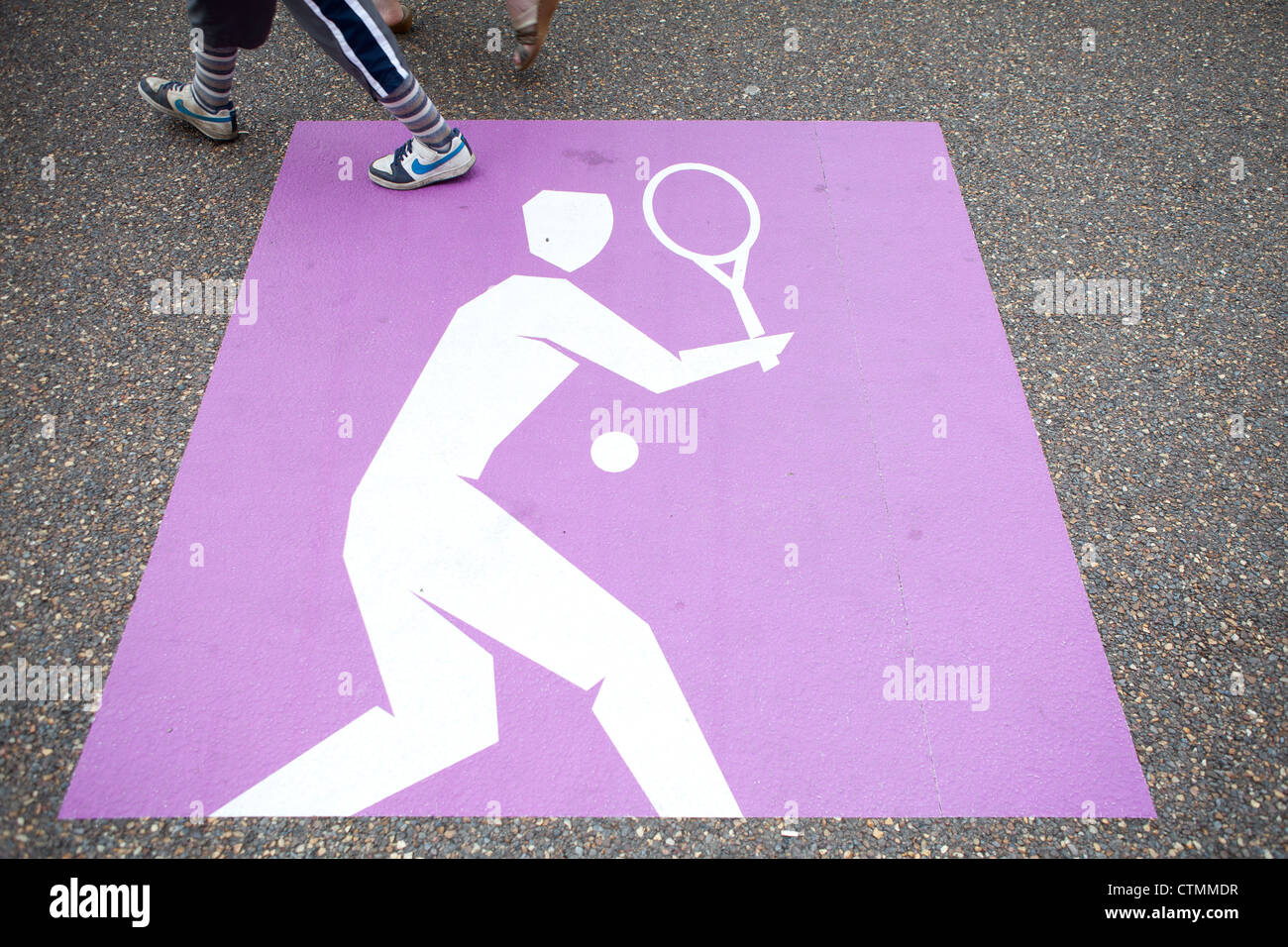 Londra 2012 Olympic icone verniciati sul marciapiede alla London Southbank Foto Stock