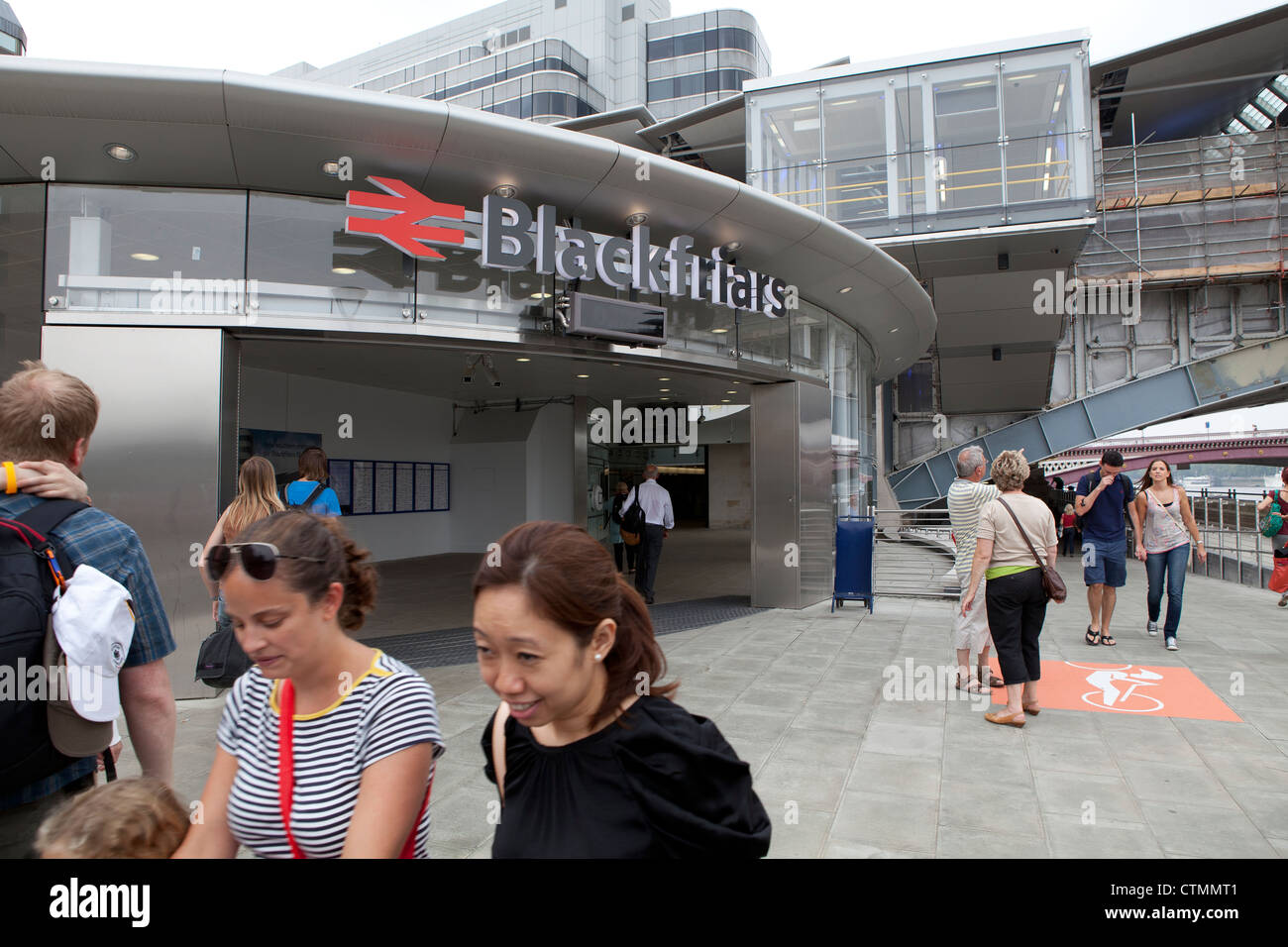 Blackfriars tubo e stazione ferroviaria ingresso Foto Stock