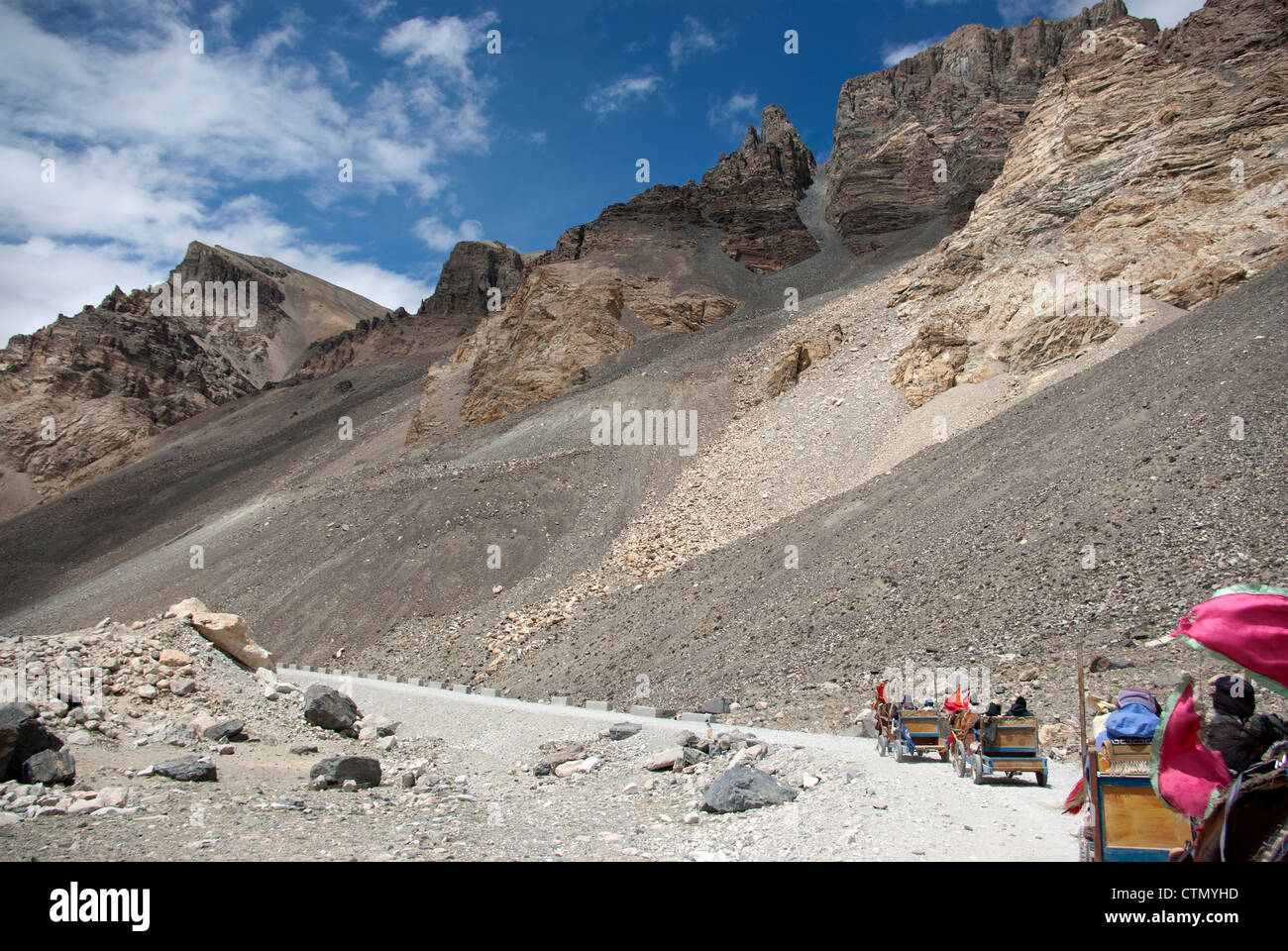 I turisti a cavallo e carri, Campo Base Everest, Tibet Foto Stock