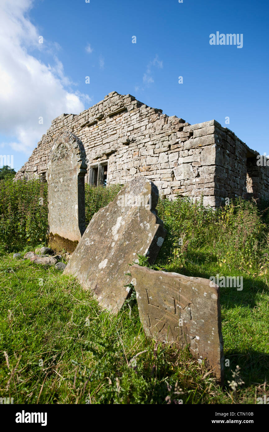Pietra rovina Chiesa Parrocchiale di spegnimento Busk, vicino Semerwater, North Yorkshire Dales, REGNO UNITO Foto Stock