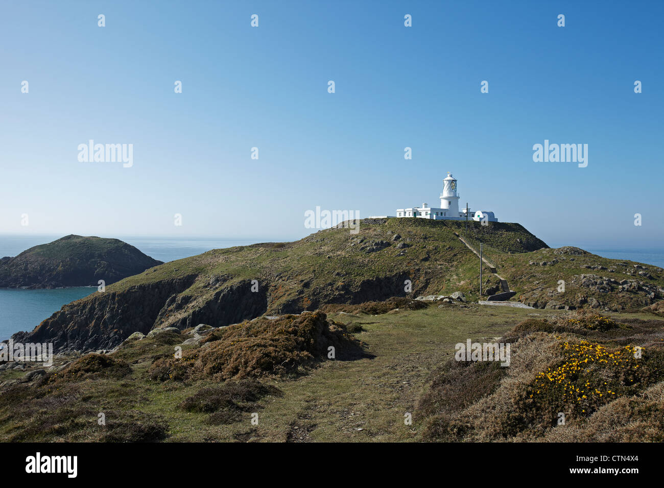 Strumble Head Lighthouse, Pembrokeshire, Wales, Regno Unito Foto Stock