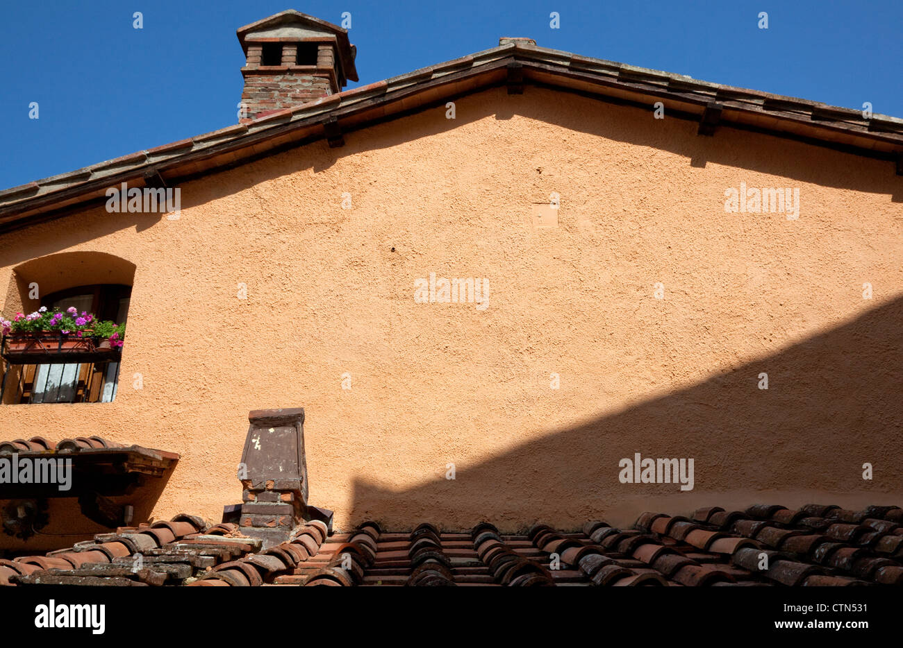 Dettaglio casa in Toscana medievale borgo di Castellina vicino a Firenze, Italia Foto Stock