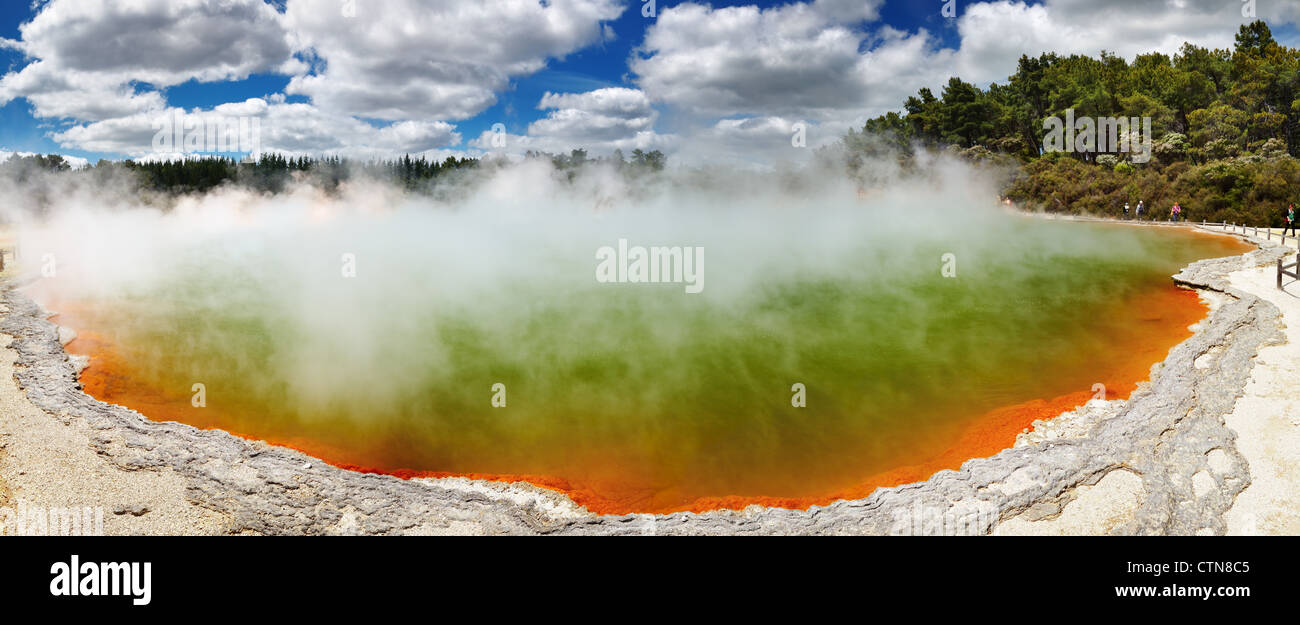 Champagne, piscina termale calda primavera, Rotorua, Nuova Zelanda Foto Stock