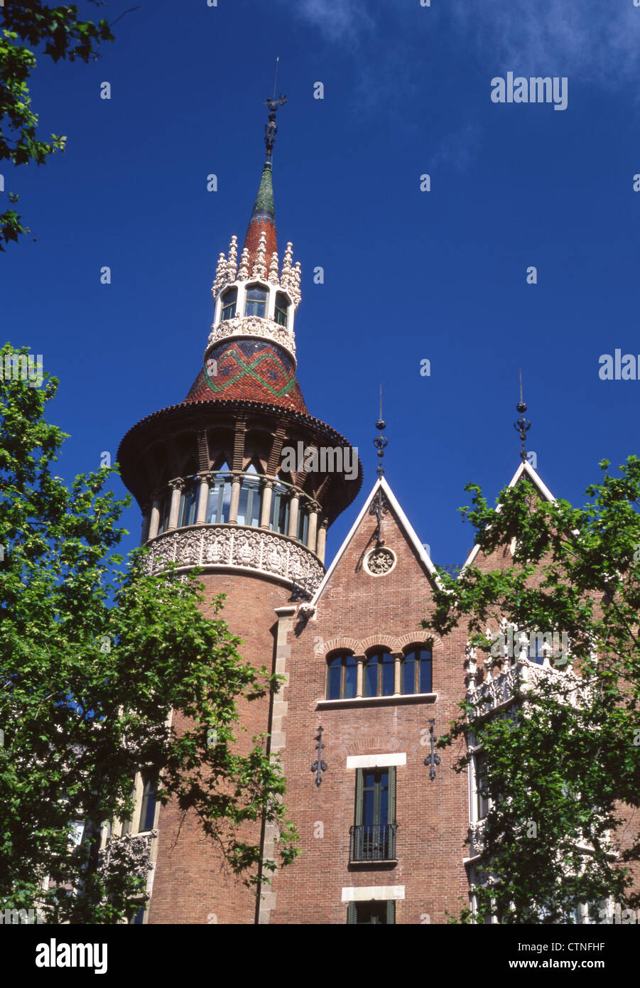 La Casa de les Punxes noto anche come Casa Terrades edificio modernista costruito da Josep Puig i Cadafalch Avinguda Eixample Barcellona Spagna Foto Stock