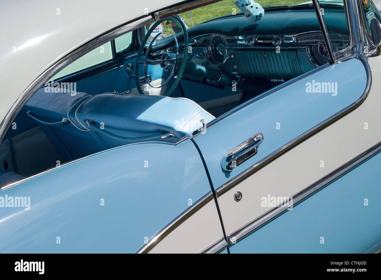 Nel 1955 la Oldsmobile Holiday 98 coupe dettaglio. Classic American car Foto Stock