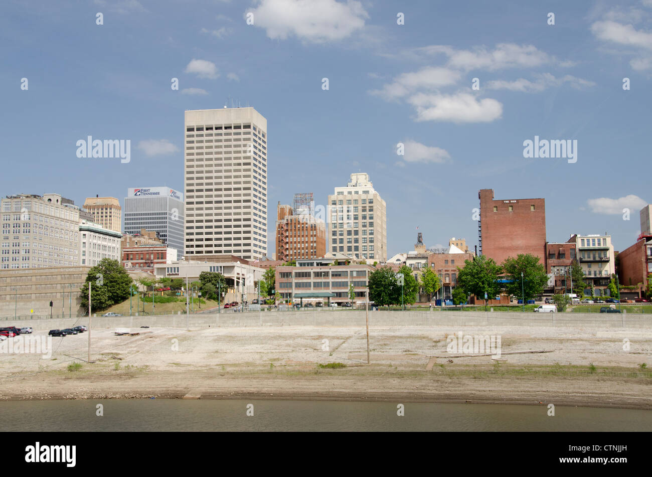 Tennessee Memphis. Memphis skyline della città e porto fluviale area dalla Mud Island River Park. Foto Stock