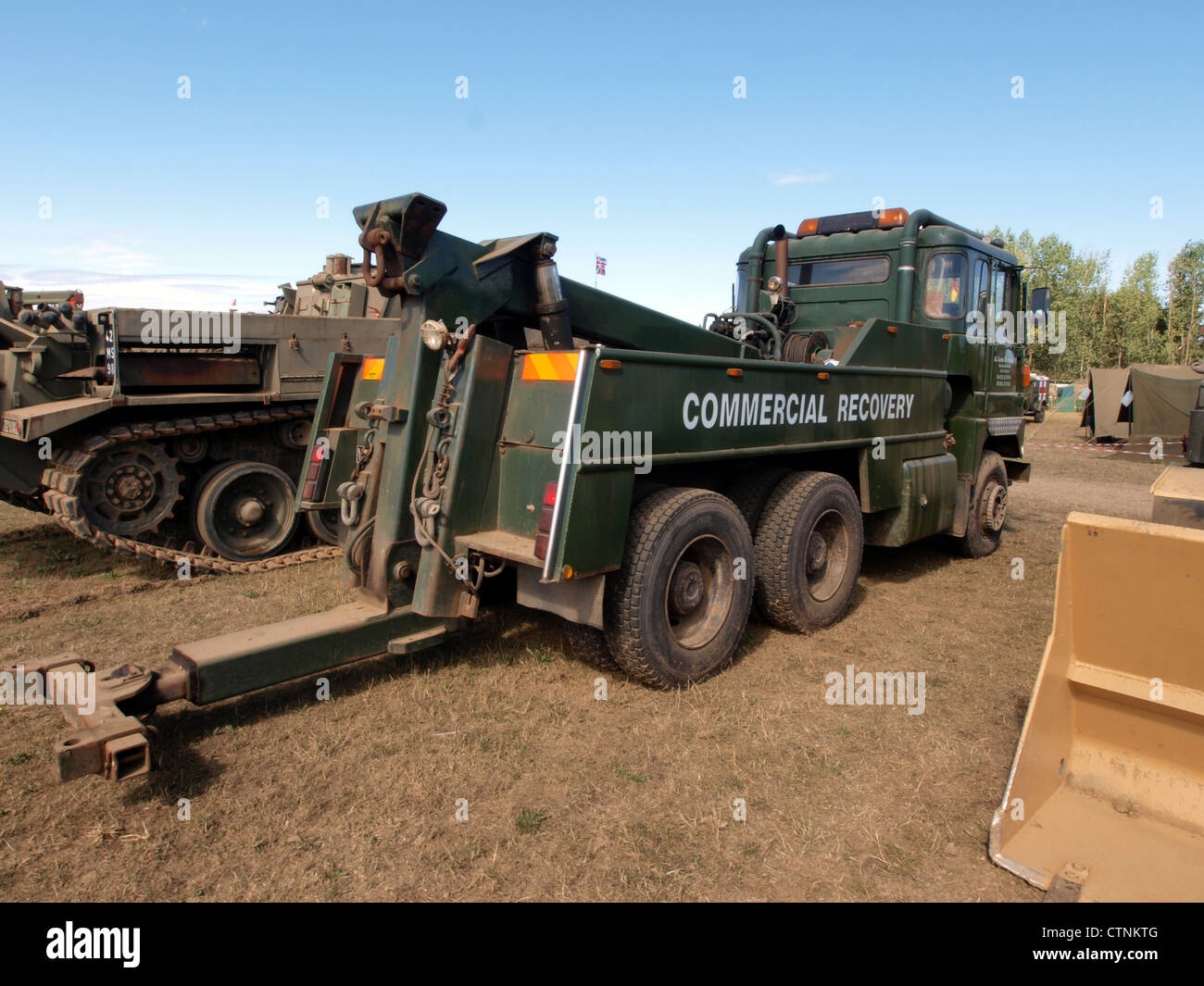 Lo Scammell Crusader è un pesante veicolo di recupero utilizzato dai militari per recuperare carri armati e altri grandi veicoli dal campo di battaglia. Dotato di corazzature per impieghi gravosi e potenti sistemi di recupero, è fondamentale nelle operazioni logistiche militari. Foto Stock