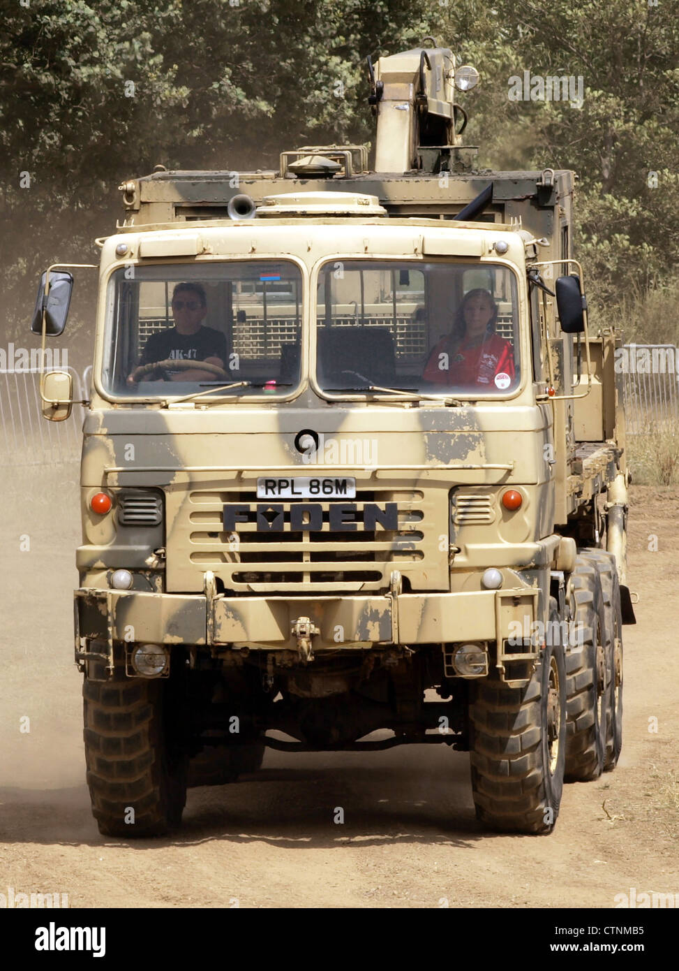 Il camion di recupero Foden è un veicolo militare blindato progettato per trasportare truppe e attrezzature durante le operazioni. È dotato di una struttura resistente in grado di navigare su terreni accidentati. Foto Stock