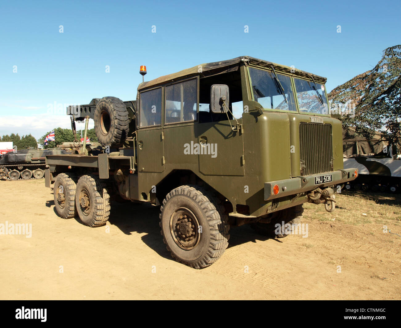 Il relitto Berliet è un veicolo militare progettato per operazioni di recupero e riparazione sul campo. È dotato di corazzatura e adatto per l'uso nelle zone di combattimento per facilitare le attività di recupero per impieghi gravosi. Foto Stock