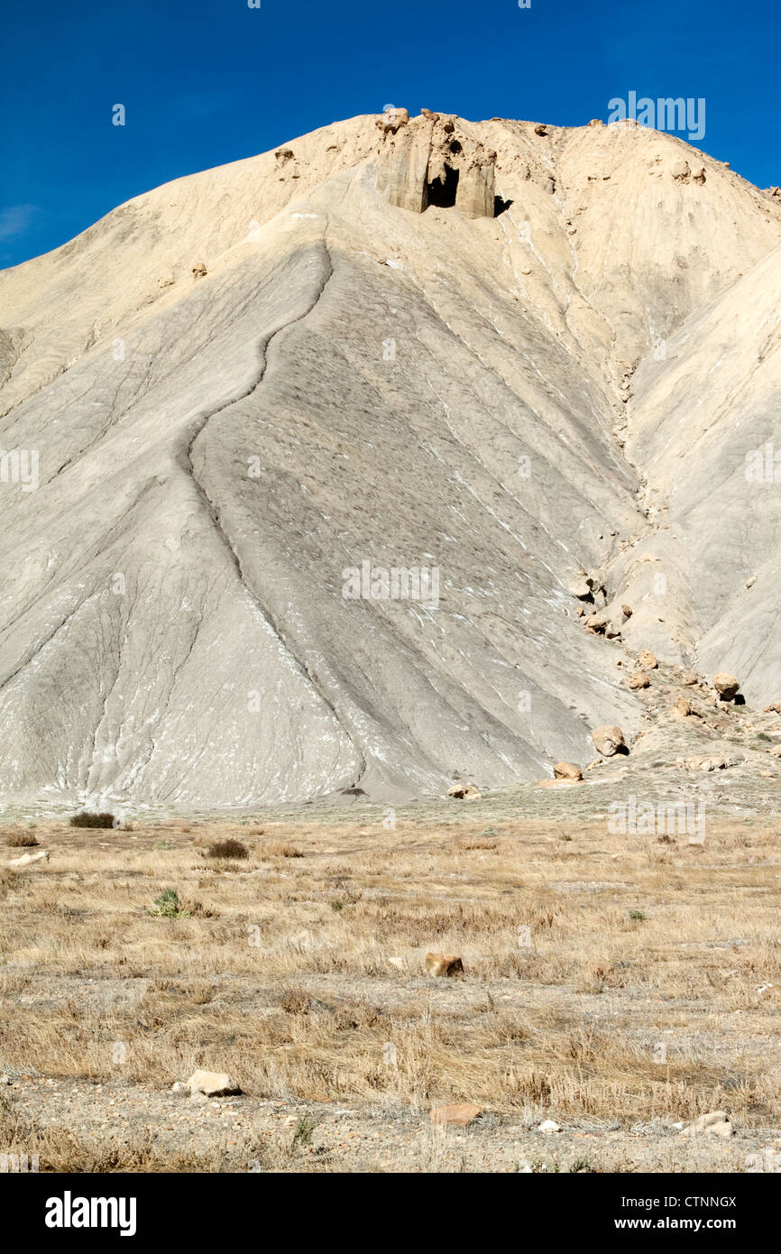 Erosione sentiero verso il basso a fianco di Mt. Garfield, vicino a Grand Junction, Colorado, STATI UNITI D'AMERICA Foto Stock