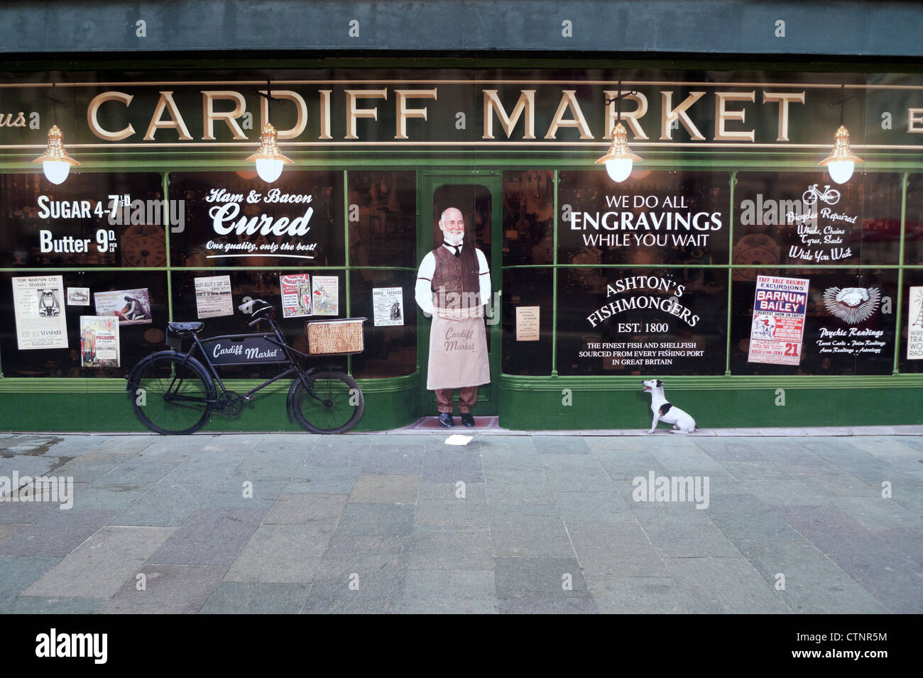Un cartellone per mercato di Cardiff in Cardiff City Centre St Mary Street Cardiff Wales UK KATHY DEWITT Foto Stock