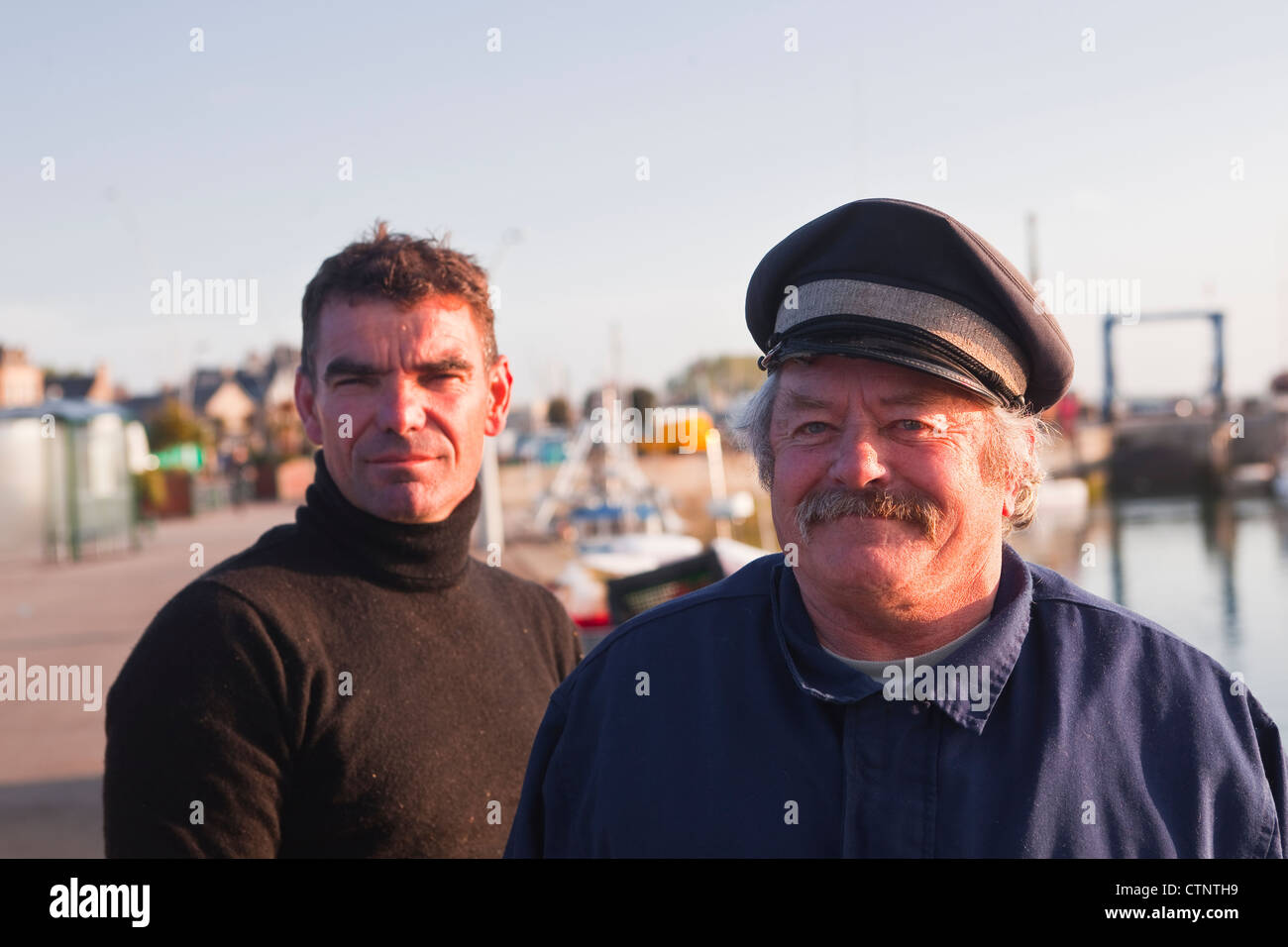 Queste signore sono state uno dei venditori di pesce sul mercato trovati sul lungomare. Foto Stock