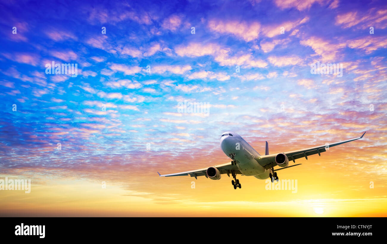 Jet in un Cielo di tramonto Foto Stock