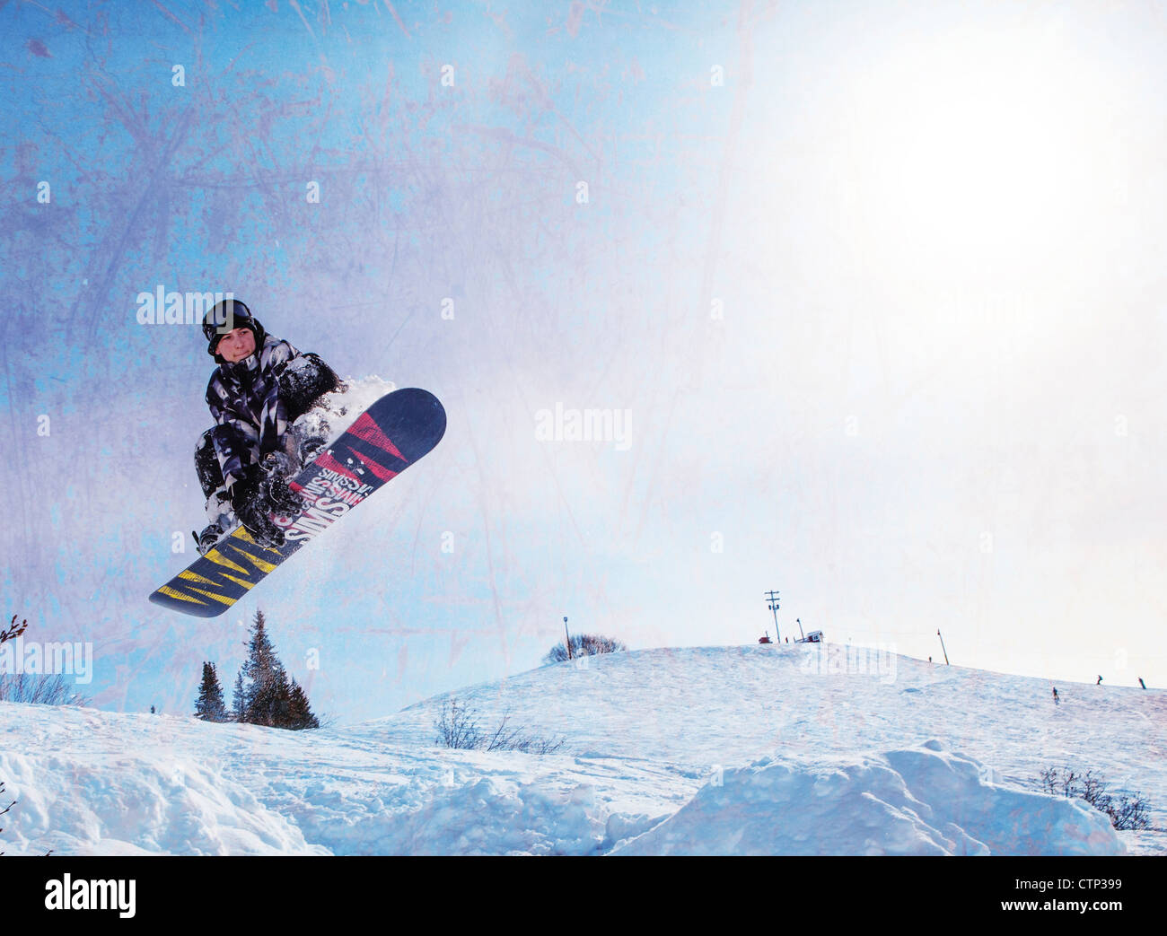 Snowboarder a Homer corda Tow, Omero, Penisola di Kenai, centromeridionale Alaska, inverno Foto Stock