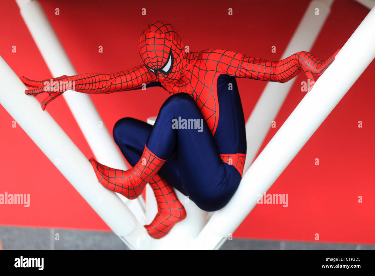 Una ventola di Cosplay in Spiderman outfit Foto Stock