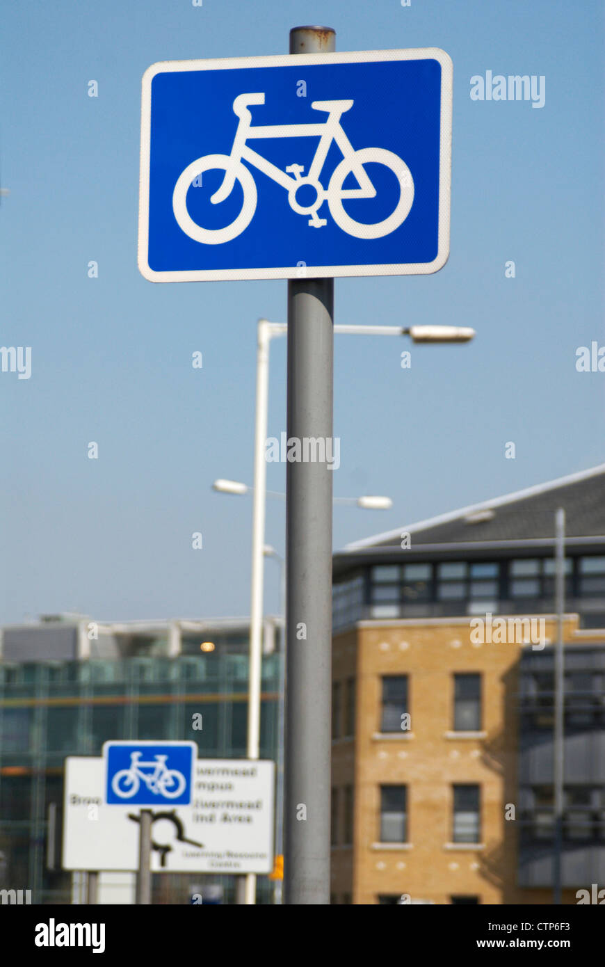 Ciclo di segni di corsia, Chelmsford Essex, Regno Unito. Foto Stock