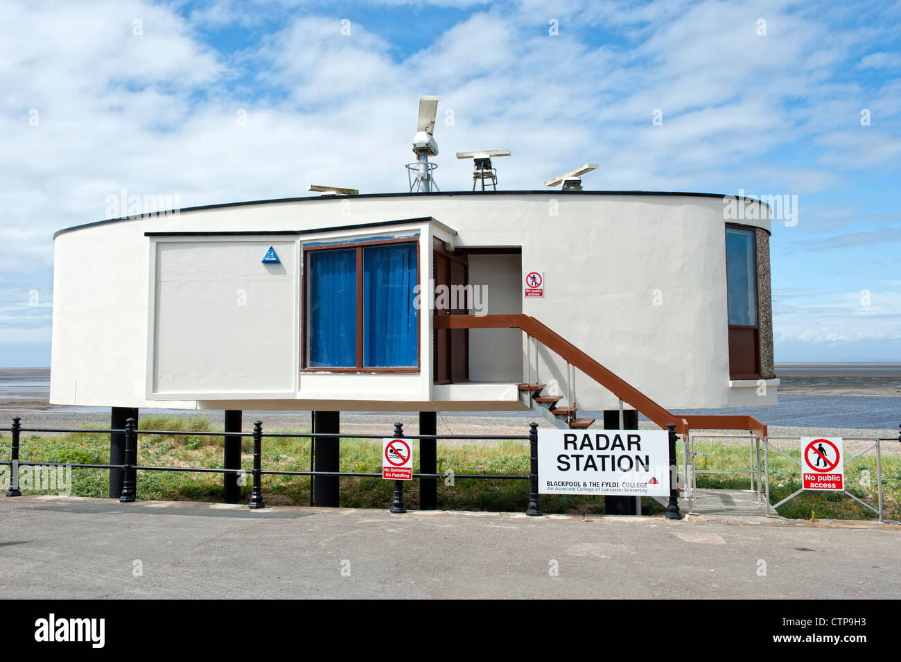 Stazione radar sul lungomare di Fleetwood, nel Lancashire Foto Stock
